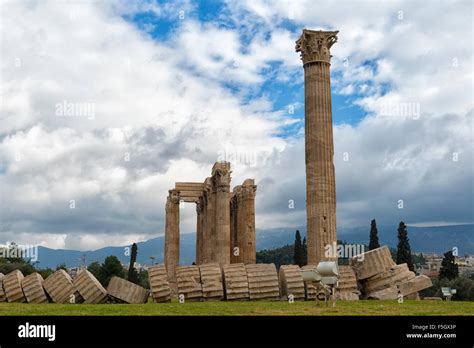 Templo de Zeus en Atenas Grecia Fotografía de stock Alamy