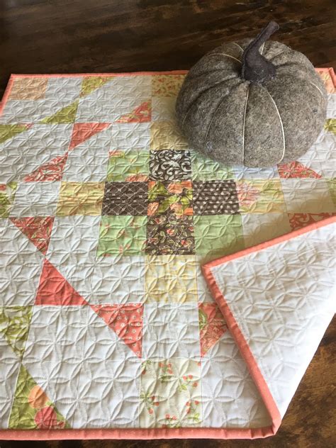 Gigi S Thimble Gather Round Table Topper A Free Pattern