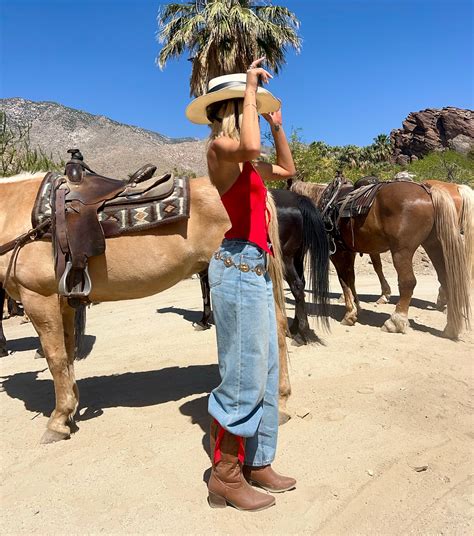 Elisabeth Rioux 👙 (@elisabethrioux) • Instagram photos and videos