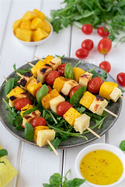 Mango Käse Spieße zum Grillen auf Salat Meinestube