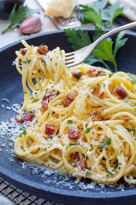 Original Spaghetti Carbonara Rezept Emmikochteinfach