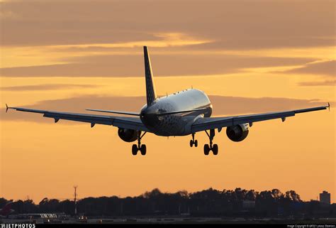 EC MKX Airbus A319 111 Vueling Łukasz Stawiarz JetPhotos