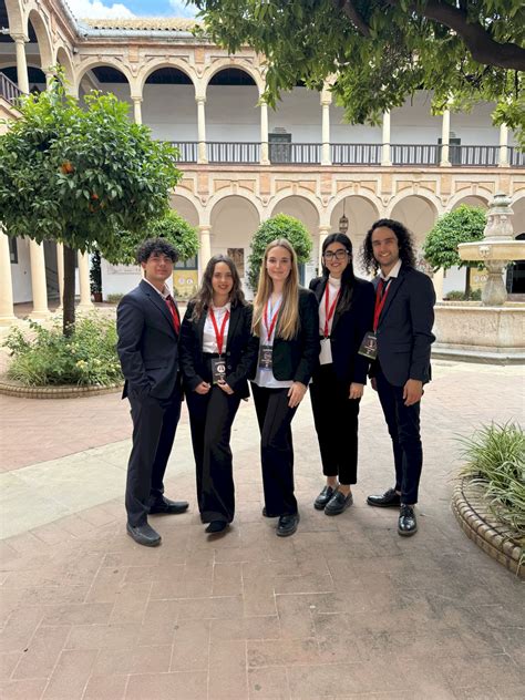 El Equipo De Debate De La Universidad De Alicante Logra La Tercera