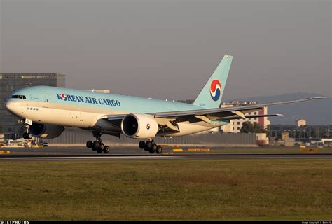 HL8252 Boeing 777 FB5 Korean Air Cargo Bernd K JetPhotos