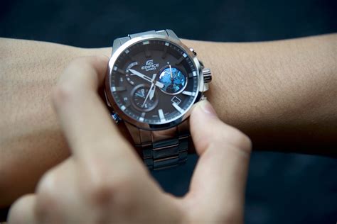 Casio Edifice: The ideal watch for business travelers? [Review] - Thither