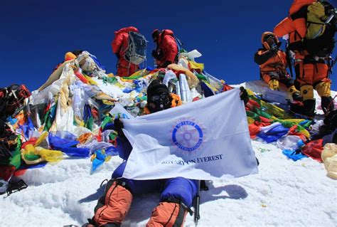 A virtual hike up Mount Everest, from base camp to summit