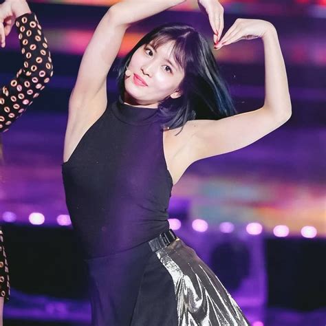 66 Suka 4 Komentar Kpop Pits Kpoparmpits Di Instagram Momo