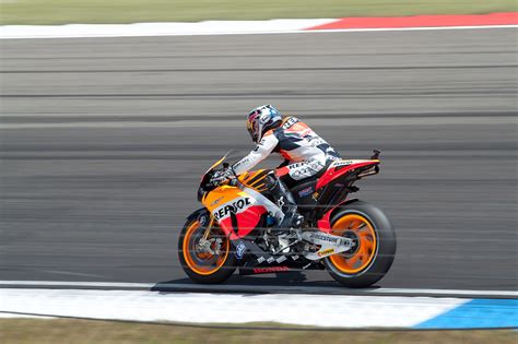 Motorcycle Braking Tips: The Basics of Braking on the Track