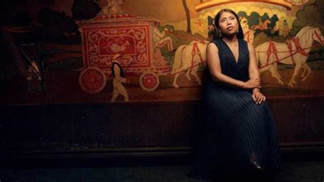 Yalitza Aparicio Posa Para La Revista Vanity Fair