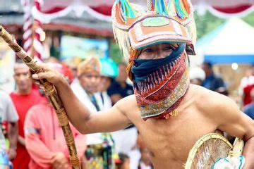 Tari Caci Tarian Tradisional Simbol Persaudaran Masyarakat NTT