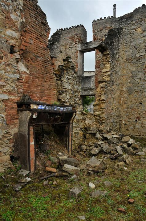 Dark tourism? / Oradour-sur-Glane / ruins :: Behance