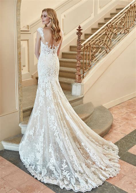 Lace Mermaid Wedding Dress With Long Train Leticia Krismil Bridal