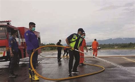 Abu Gunung Ruang Masih Ada Penutupan Bandara Samrat Diperpanjang