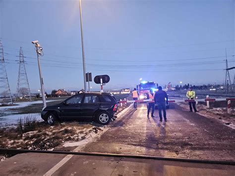 O Krok Od Tragedii Kraksa Na Przeje Dzie Kolejowym Foto Ko Obrzeginfo