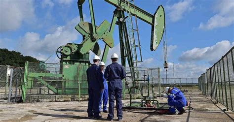 Qué es la explotación del petróleo 20 palabras