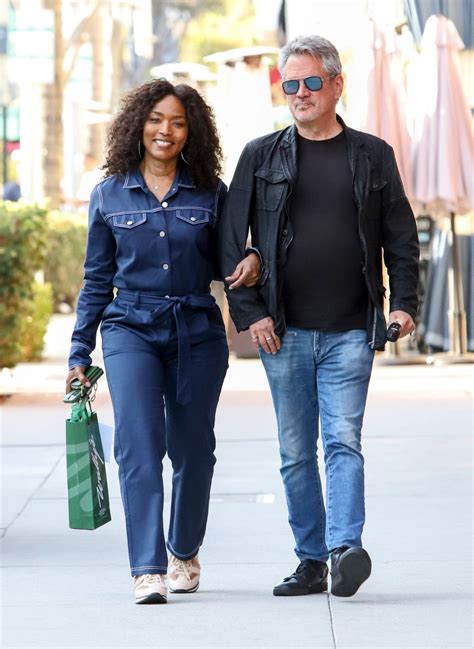 Angela Bassett Out In Beverly Hills 10102022 • Celebmafia