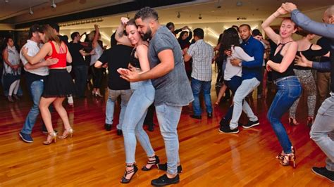 Kizomba Dans Nedir Herkes Kizomba Yapabilir Mi Danskeyfi Altunizade