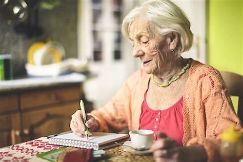 Journaling For Seniors How It Enhances Your Brain Health