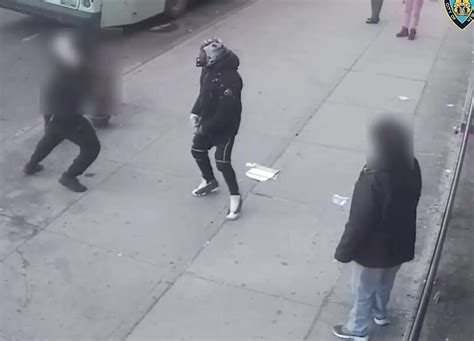 SEE IT: Bronx street fight ends with young man stabbed | amNewYork