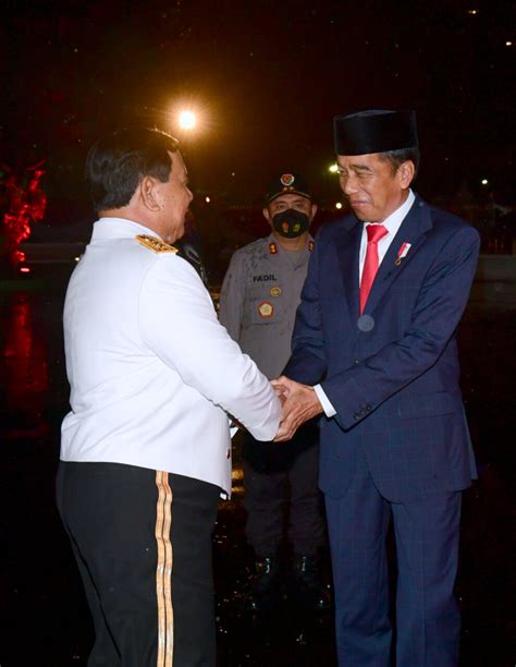 FOTO Presiden Jokowi Pimpin Upacara Parade Senja Di Kementerian