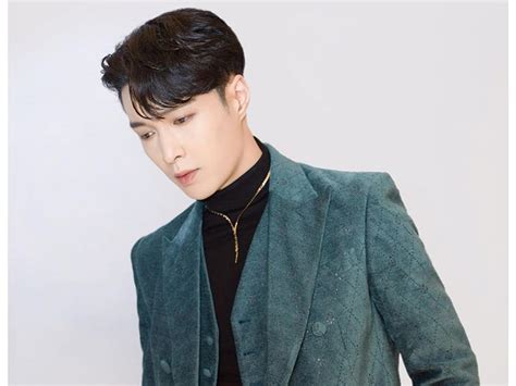 Sm Entertainment Resmi Hapus Nama Lay Zhang Dari Profil Exo Opsi ID