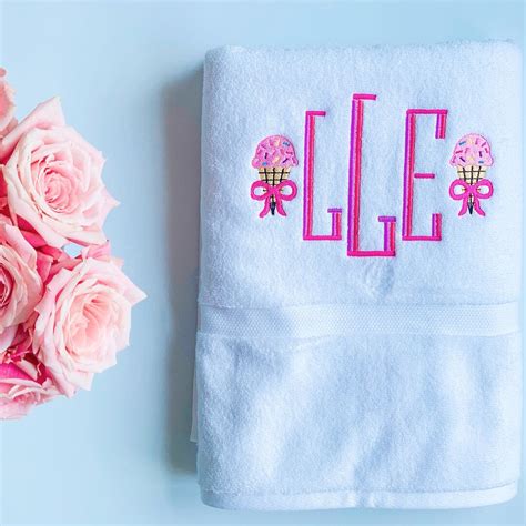 Monogrammed Bath Towel - Etsy