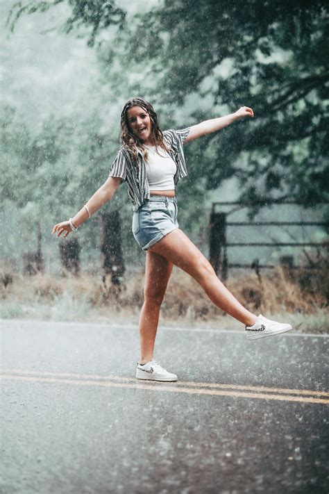 Senior Picture In The Rain Rain Photo Rainy Photoshoot Rainy Day Photography