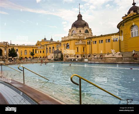 Széchenyi Thermal Bath, thermal springs and baths, Budapest, Hungary ...