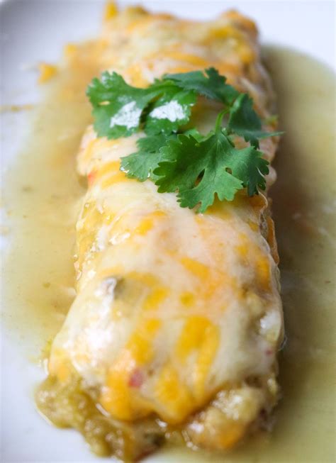 Easy Creamy Verde Chicken Enchiladas Moms Dinner Recipe Recipes