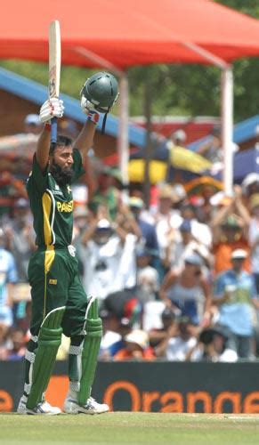 Saeed Anwar Acknowledges The Applause On Getting His Ton ESPNcricinfo