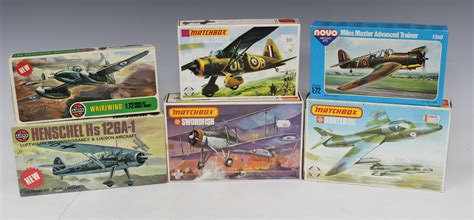 A collection of plastic model aircraft kits, including Airfix, Aurora and Matchbox, mostly boxed.