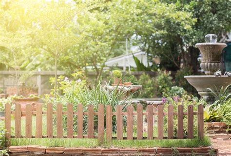 9 Super Easy DIY Garden Fence Ideas - Backyard Boss