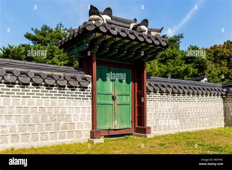 Traditional korean architecture Stock Photo - Alamy