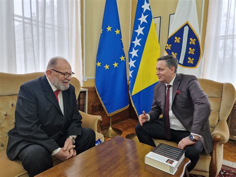 Lan Predsjedni Tva Bosne I Hercegovine Dr Denis Be Irovi Uprili Io