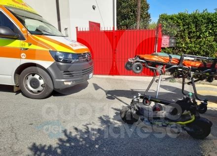 Cuorgne In Contromano Col Monopattino Si Schianta Contro Un Auto