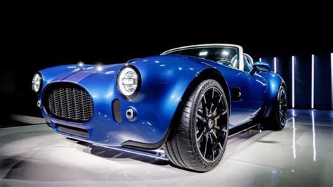 Legendary Roadster Cobra Reborn With Modern View