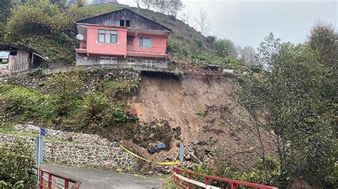 Rizede heyelan 2 katlı evde yıkılma tehlikesi Güncel Haberler Milliyet