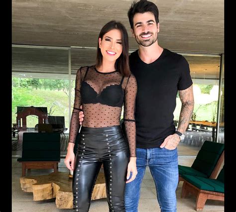 Foto Adriana Sant Anna contou que Rodrigão sente ciúmes da esposa