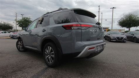 Nissan Pathfinder Boulder Grey