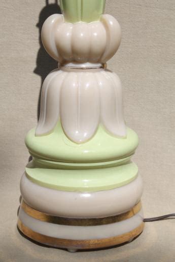 Art Deco Vintage Green And Ivory Lily Lamp W Finial Aladdin Alacite Glass