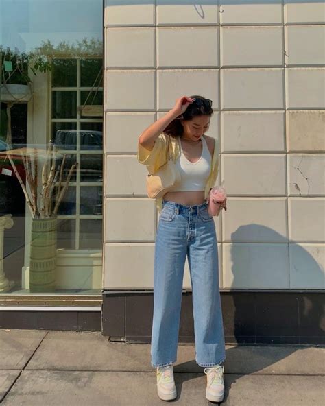 Summer Casual Street Style Outfits Inspo Wide Leg Jeans Outfit Halter Top Outfit Jeans