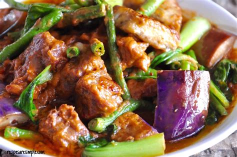 Filipino Beef Kare Kare | Stewed Beef in Peanutbutter Sauce