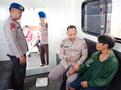 Masyarakat Pesisir Manfaatkan Layanan Kesehatan Dari Klinik Terapung