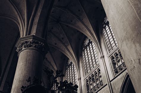 From Archways to Accents: The Influence of Gothic Architecture on Interior Design History — The ...