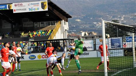 Serie C Pazzo Trento Al Briamasco Triestina Al Tappeto