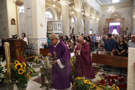 Il Giorno Del Dolore Folla Commossa A Messina Per L Addio Al Marittimo