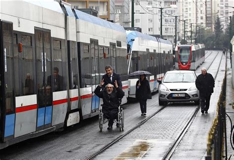 İstanbul da metro ve tramvay seferleri durdu Anadolu Ajansı