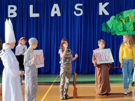 Blask Prawdy Dzień Papieski Publiczna Szkoła Podstawowa im Józefa