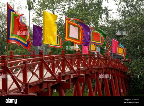 temple hoan kiem lake hanoi vietnam Stock Photo - Alamy