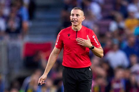 Valencia Real Madrid Var Referee Fired After Showing Biased Images